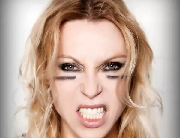 Wie ein Wassermann mit seinen Erzfeinden umgehen soll