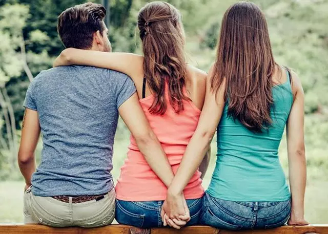 Wie kann man erkennen, dass ein Wassermann seinen Ex Freund oder Freundin noch liebt